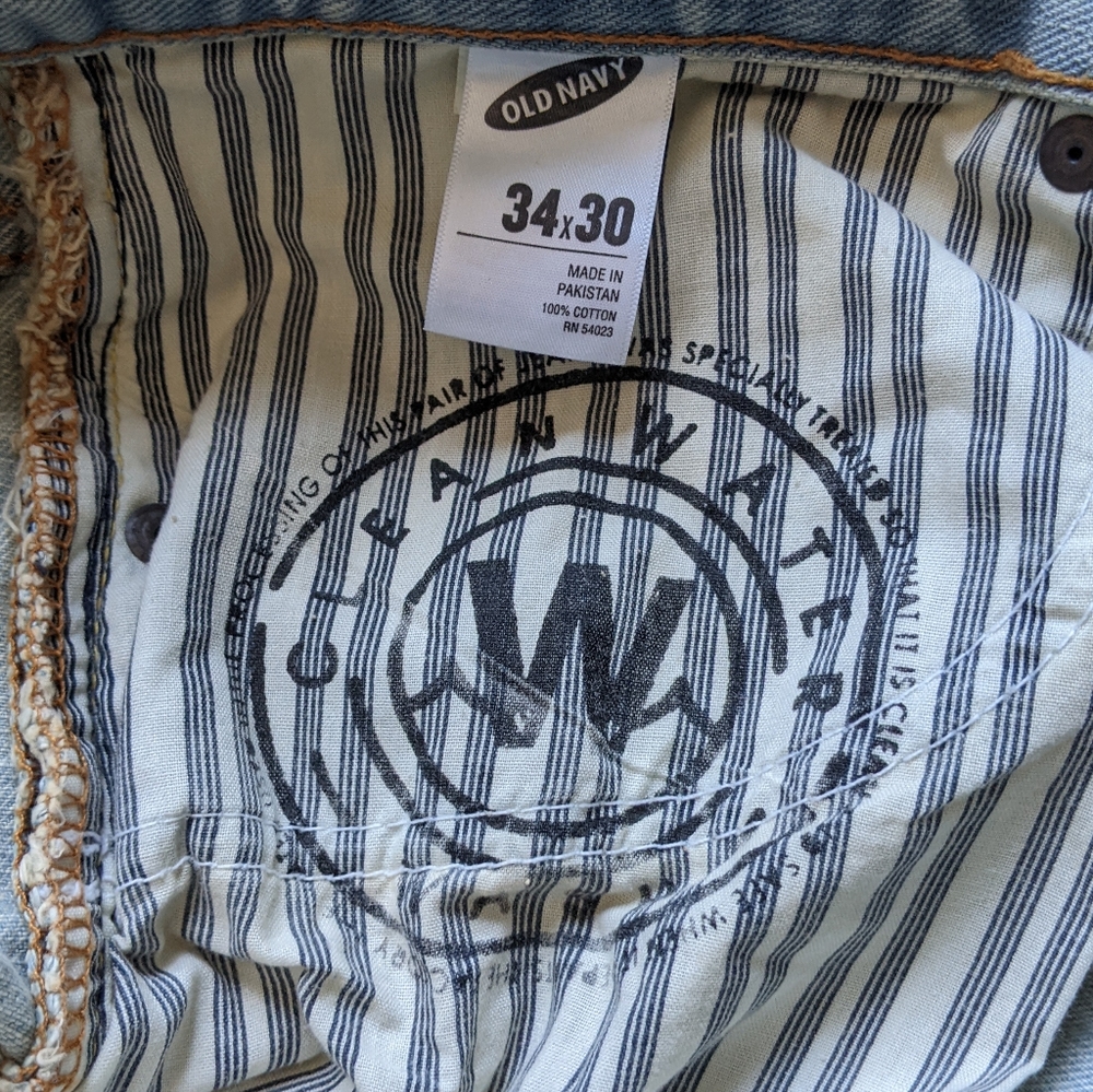 Old Navy Famous Light Wash Distressed Jeans 34x30 - Picture 10 of 12